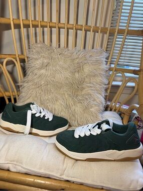 New Nike Jordan Session Shoes - Deep Fir/ Pale Ivory Size 10